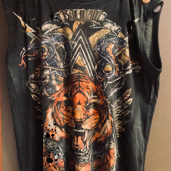 BALMAIN Embellished distressed tiger printed cotton-jersey top seen on Shakira - Picture 2 of 5